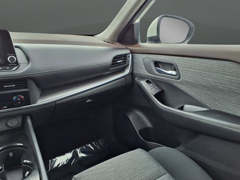 Used 2023 Nissan Rogue SV image 38