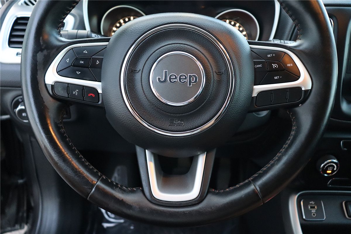 Used 2018 Jeep Compass Latitude FWD image 38