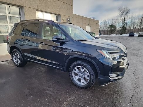 Used 2023 Honda Passport TrailSport image 3