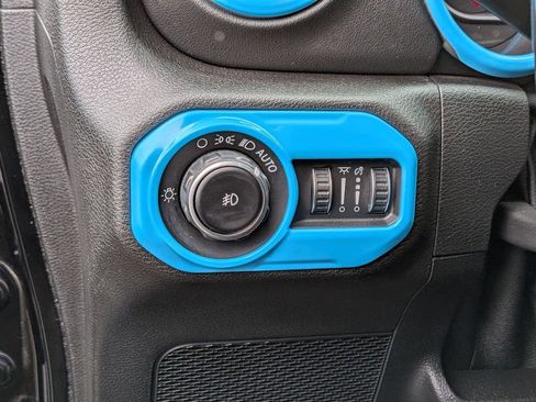 Used 2020 Jeep Wrangler Unlimited Sahara w/ Dual Top Group image 15