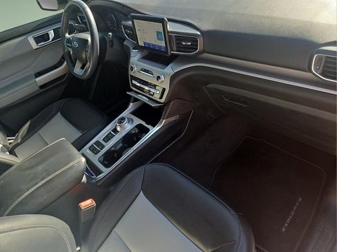 Used 2022 Ford Explorer XLT w/ Equipment Group 202A image 12