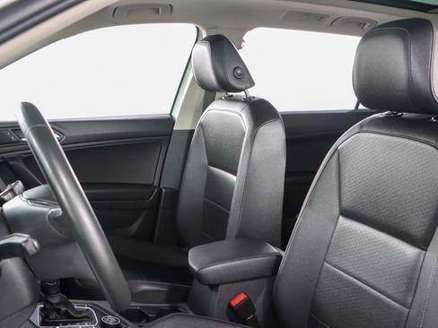 Used 2020 Volkswagen Tiguan SE image 24