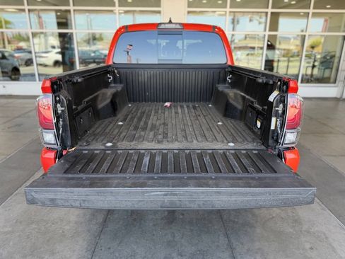 Used 2018 Toyota Tacoma TRD Sport AWD/4WD image 15