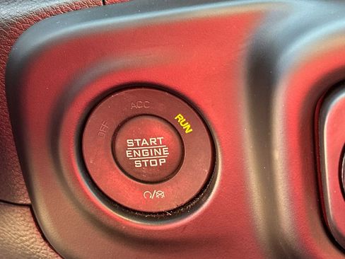 Used 2022 Jeep Wrangler Unlimited Sahara image 31