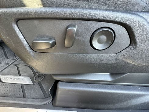 Used 2024 Chevrolet Silverado 1500 High Country w/ High Country Premium Package image 12