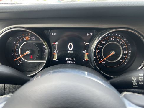 Used 2019 Jeep Wrangler Unlimited Sahara w/ Cold Weather Group AWD/4WD image 12