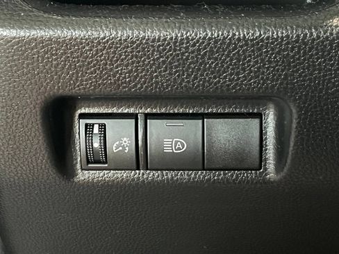 Used 2021 Toyota RAV4 LE AWD/4WD image 31