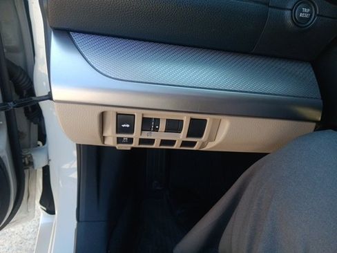 Used 2016 Subaru Legacy 2.5i Premium w/ Moonroof Package image 3