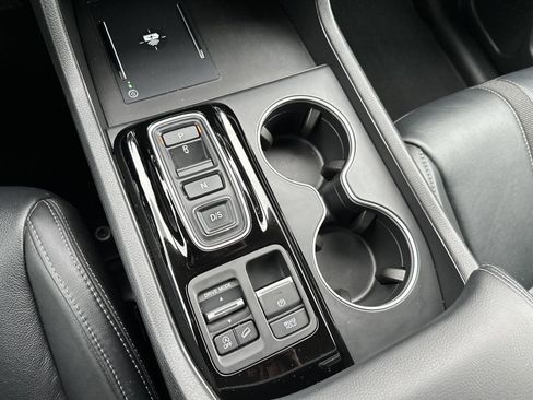 Certified 2025 Honda Pilot Touring image 28