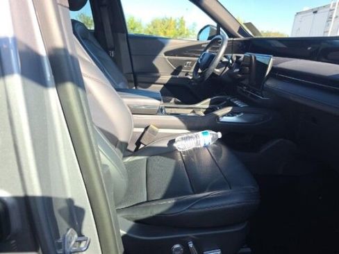 Used 2024 Lincoln Nautilus Premier w/ Equipment Group 102A image 7