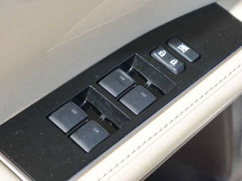 Used 2016 Lexus ES 300h w/ Premium Package w/Wood Trim FWD image 17