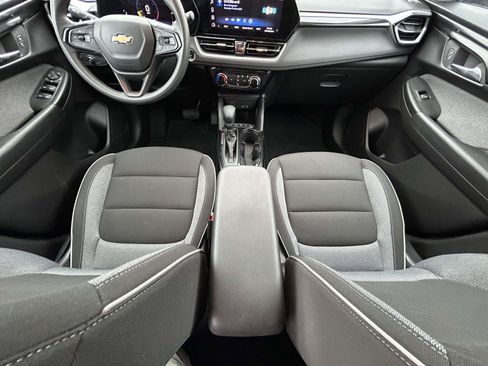 Used 2025 Chevrolet TrailBlazer LT image 12