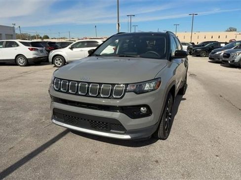 Used 2022 Jeep Compass Limited image 3