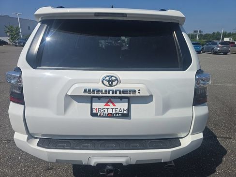 Used 2022 Toyota 4Runner SR5 Premium w/ Moonroof Package AWD/4WD image 6