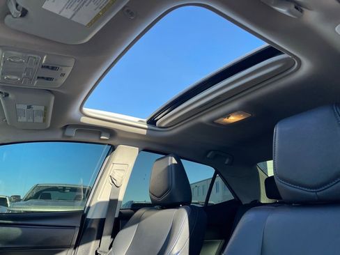 Used 2018 Toyota Corolla XSE image 8