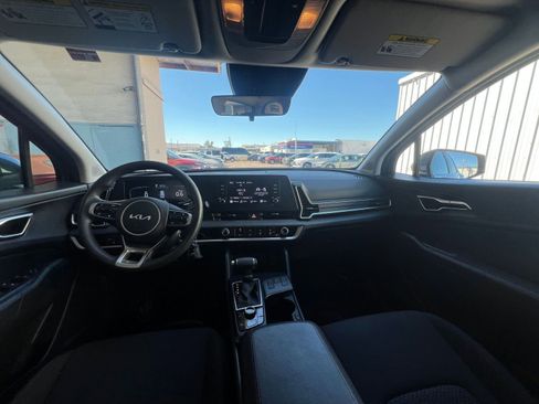 Used 2025 Kia Sportage LX image 33