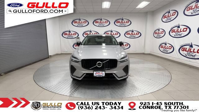 Used 2025 Volvo XC60 B5 Core AWD/4WD image 3