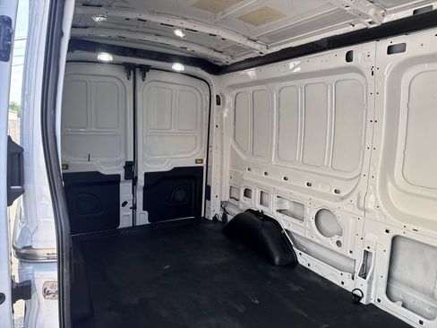Used 2025 Ford Transit 250 148 Medium Roof Extended AWD image 33