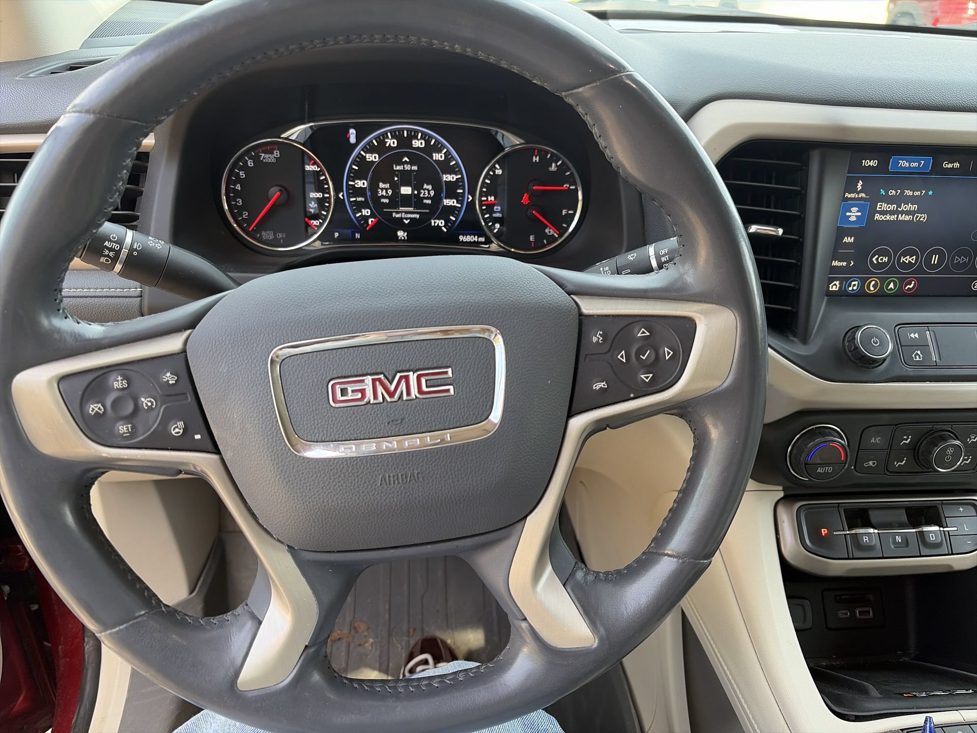 Used 2021 GMC Acadia Denali w/ Denali Technology Package AWD/4WD image 13