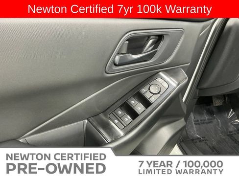 Used 2025 Nissan Rogue S FWD image 33