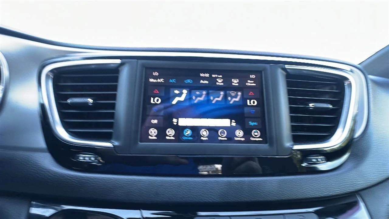 Used 2018 Chrysler Pacifica Touring Plus w/ S Appearance Package FWD image 40