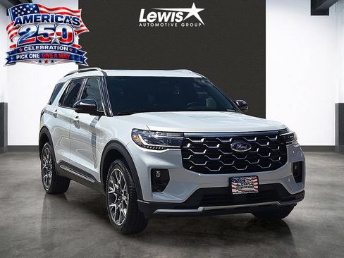 Used 2025 Ford Explorer Platinum w/ Ultimate Package AWD/4WD image 6