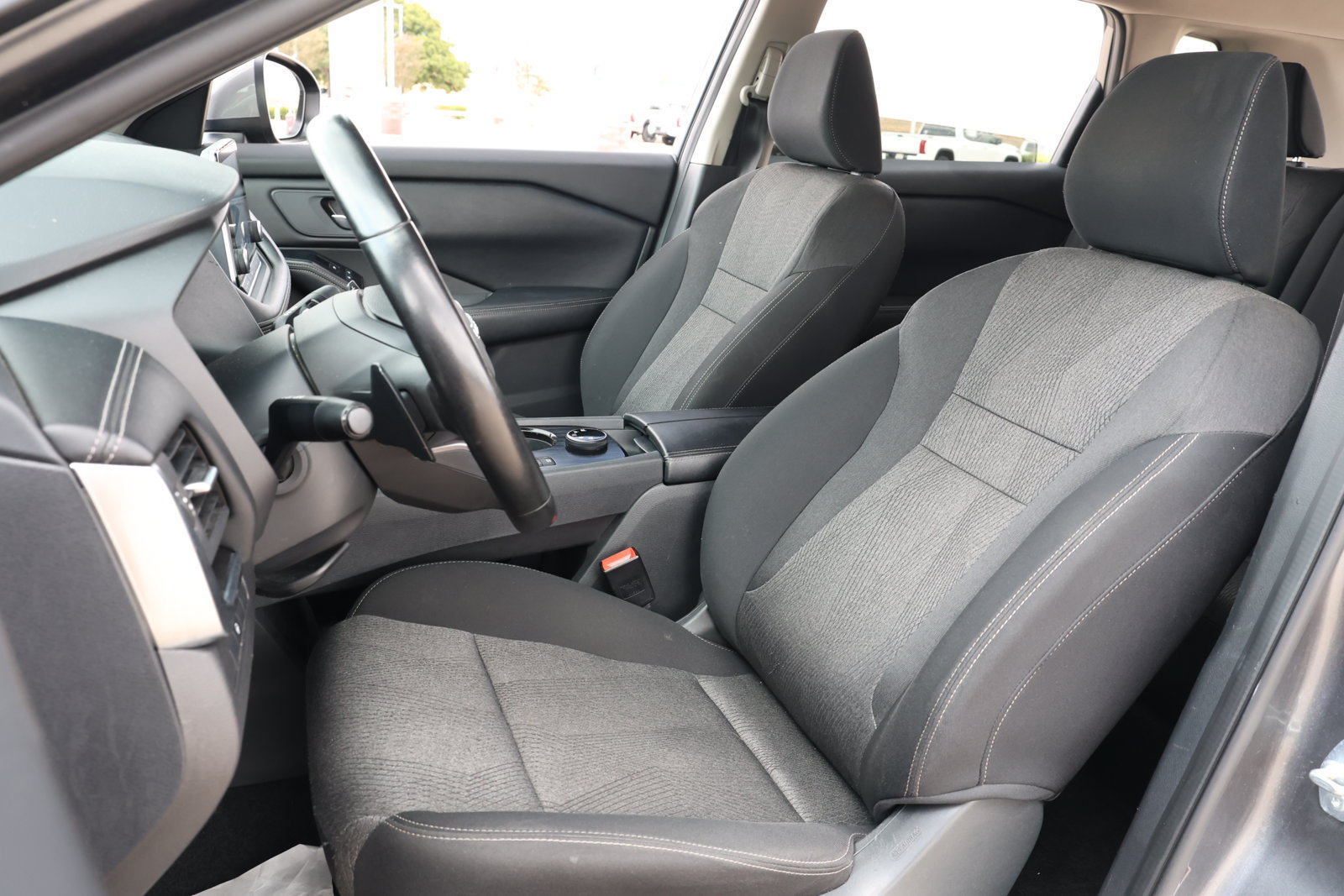 Used 2025 Nissan Rogue SV AWD/4WD image 28