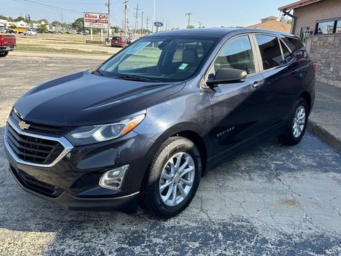 Used 2020 Chevrolet Equinox LS w/ LS Convenience Package FWD image 4