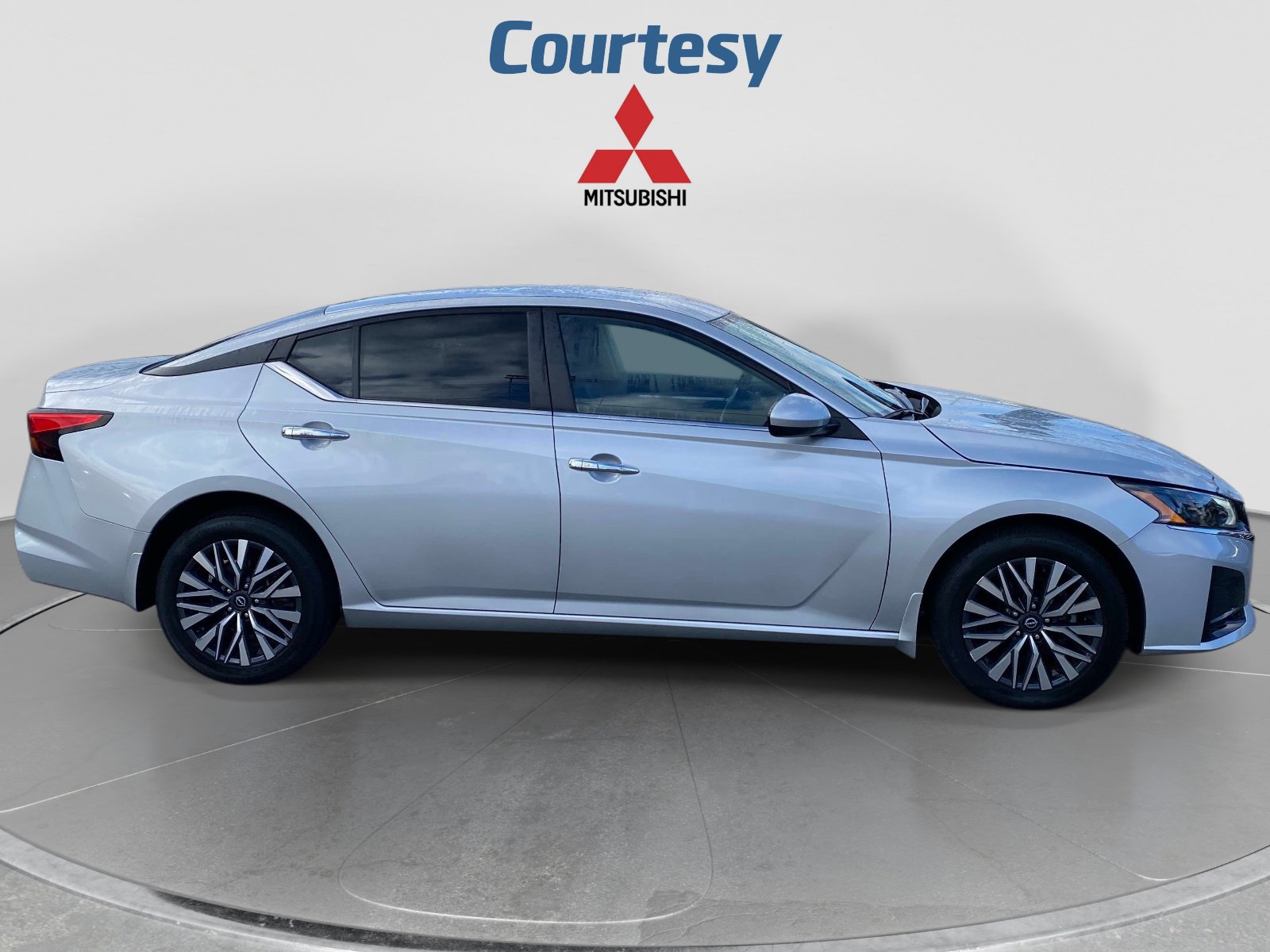 Used 2023 Nissan Altima 2.5 SV AWD/4WD image 8