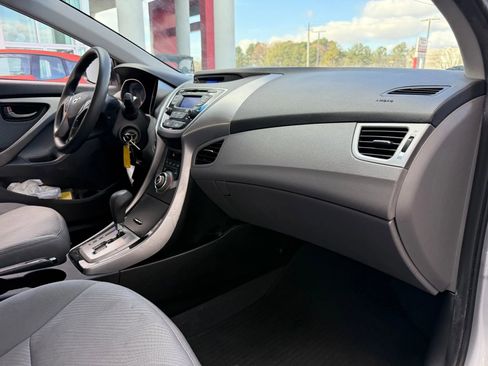 Used 2013 Hyundai Elantra GLS w/ Preferred Pkg image 19