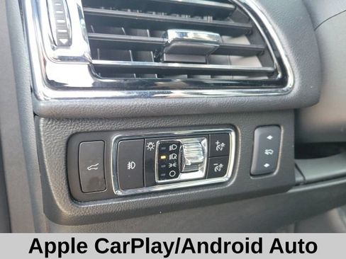 Used 2024 Lincoln Navigator Premiere image 9