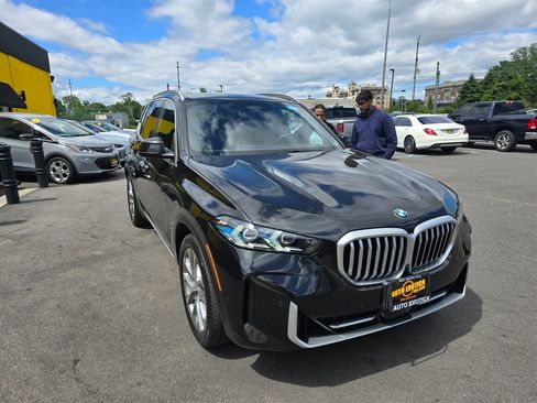 Used 2025 BMW X5 xDrive40i w/ Premium Package AWD/4WD image 4