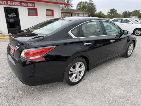 Used 2014 Nissan Altima 2.5 SL w/ Moonroof Package FWD image 3