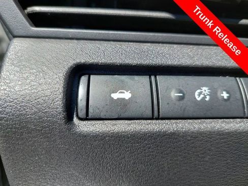 Used 2024 Nissan Altima 2.5 SV FWD image 13