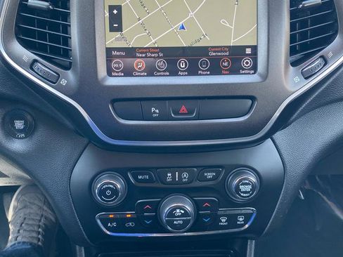 Used 2020 Jeep Cherokee Trailhawk w/ Cold Weather Group AWD/4WD image 22