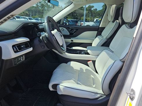 Used 2023 Lincoln Aviator Black Label Grand Touring w/ Class IV Trailer Tow Package AWD/4WD image 10