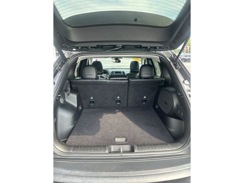 Used 2022 Jeep Cherokee Latitude Lux w/ Sun & Sound Group AWD/4WD image 7