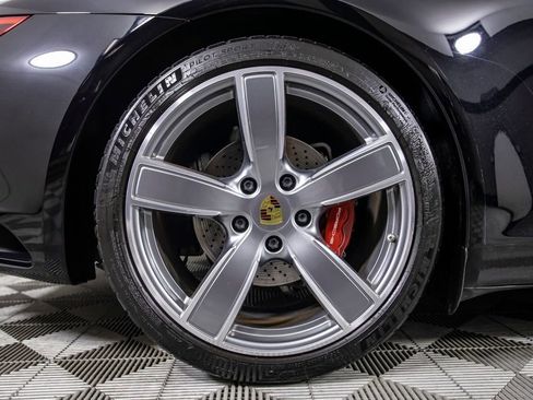 Used 2018 Porsche 911 Carrera S image 22