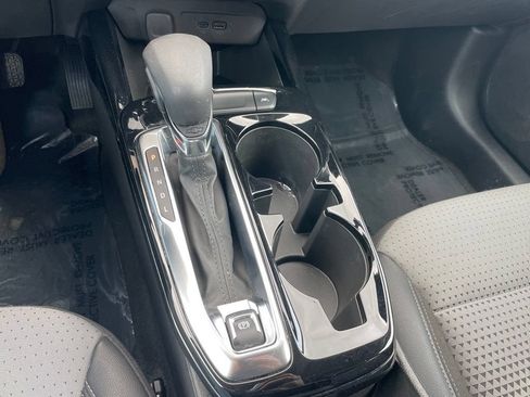 Used 2025 Chevrolet Trax LT FWD image 13