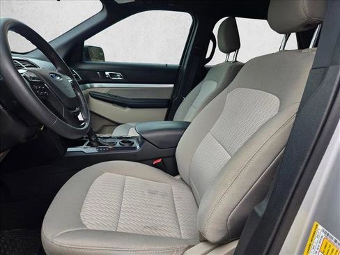 Used 2019 Ford Explorer Base image 13