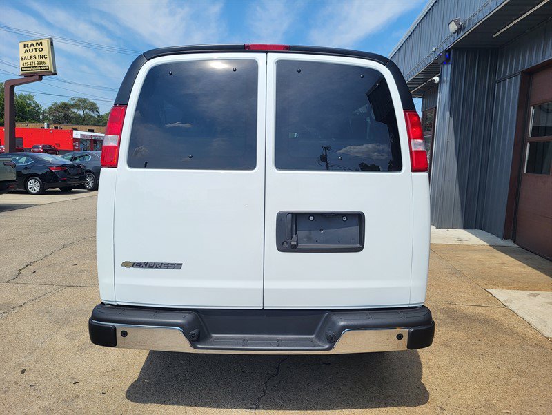 Used 2025 Chevrolet Express 3500 LS w/ Chrome Appearance Package RWD image 6