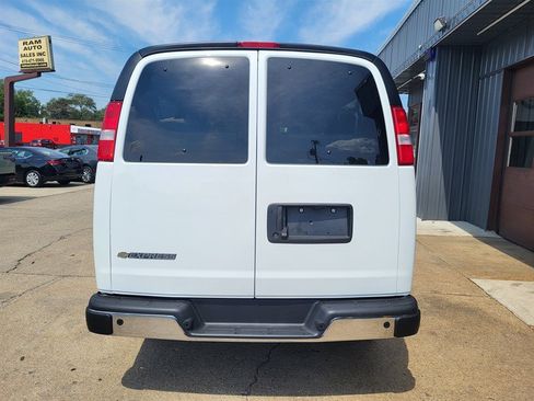 Used 2025 Chevrolet Express 3500 LS w/ Chrome Appearance Package RWD image 6