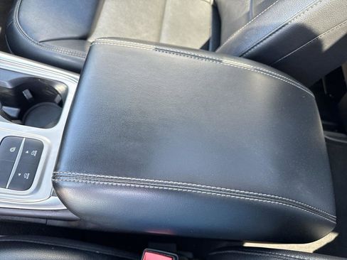 Used 2022 Ford Explorer Limited w/ Equipment Group 301A image 41