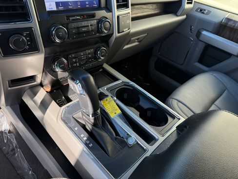 Used 2020 Ford F150 Lariat image 13