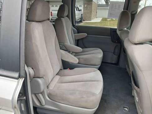 Used 2011 Kia Sedona LX image 16