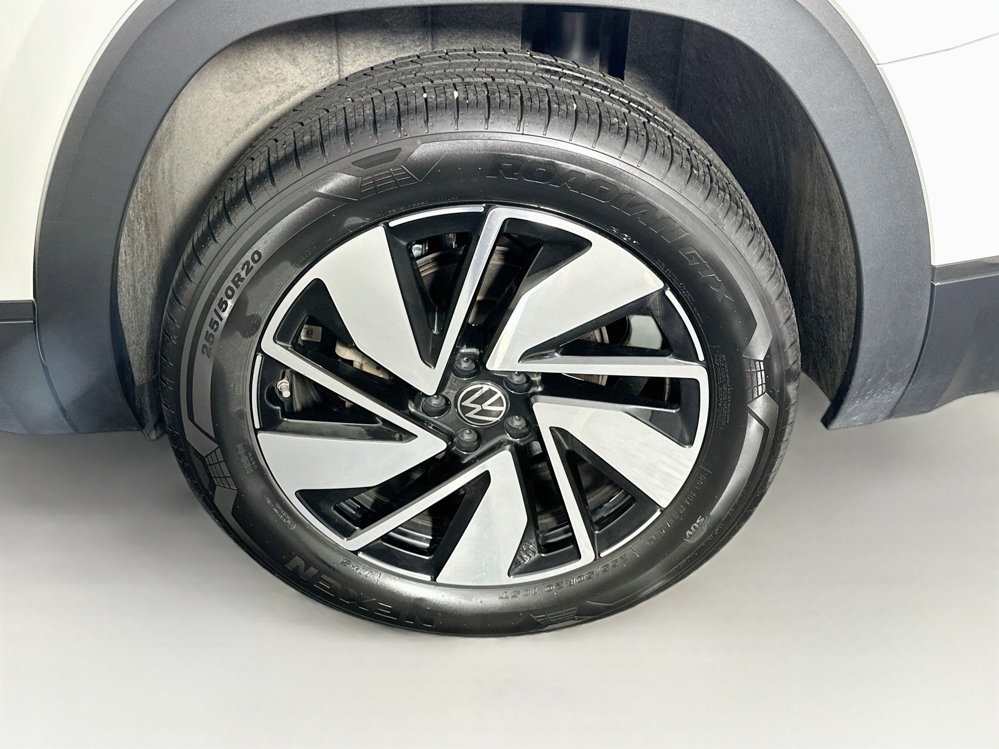 Used 2025 Volkswagen Atlas SE FWD image 11