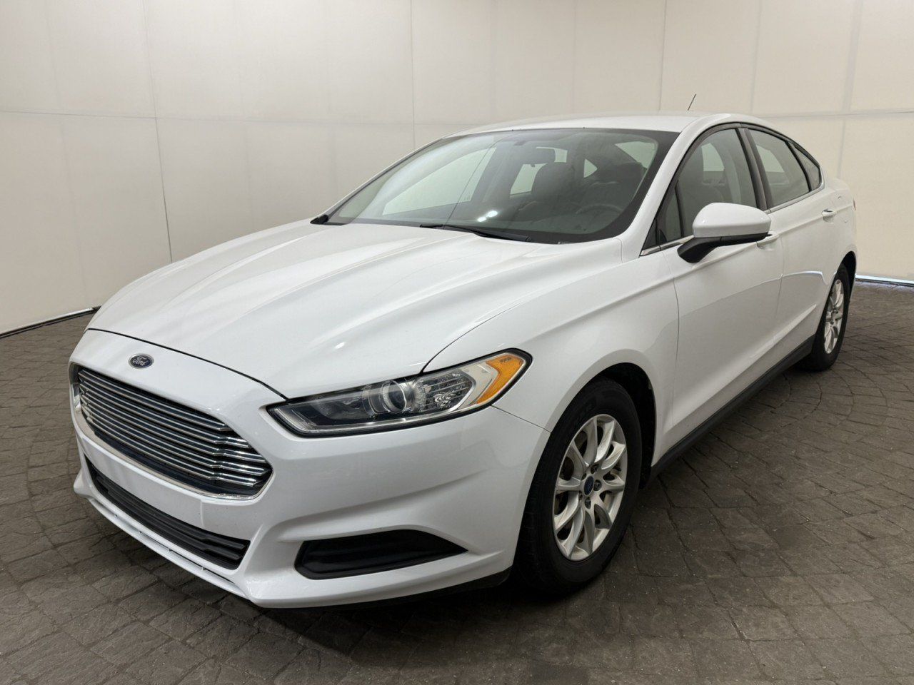 Used 2015 Ford Fusion S FWD image 3