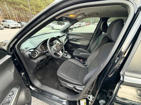 Used 2018 Nissan Kicks SV image 8