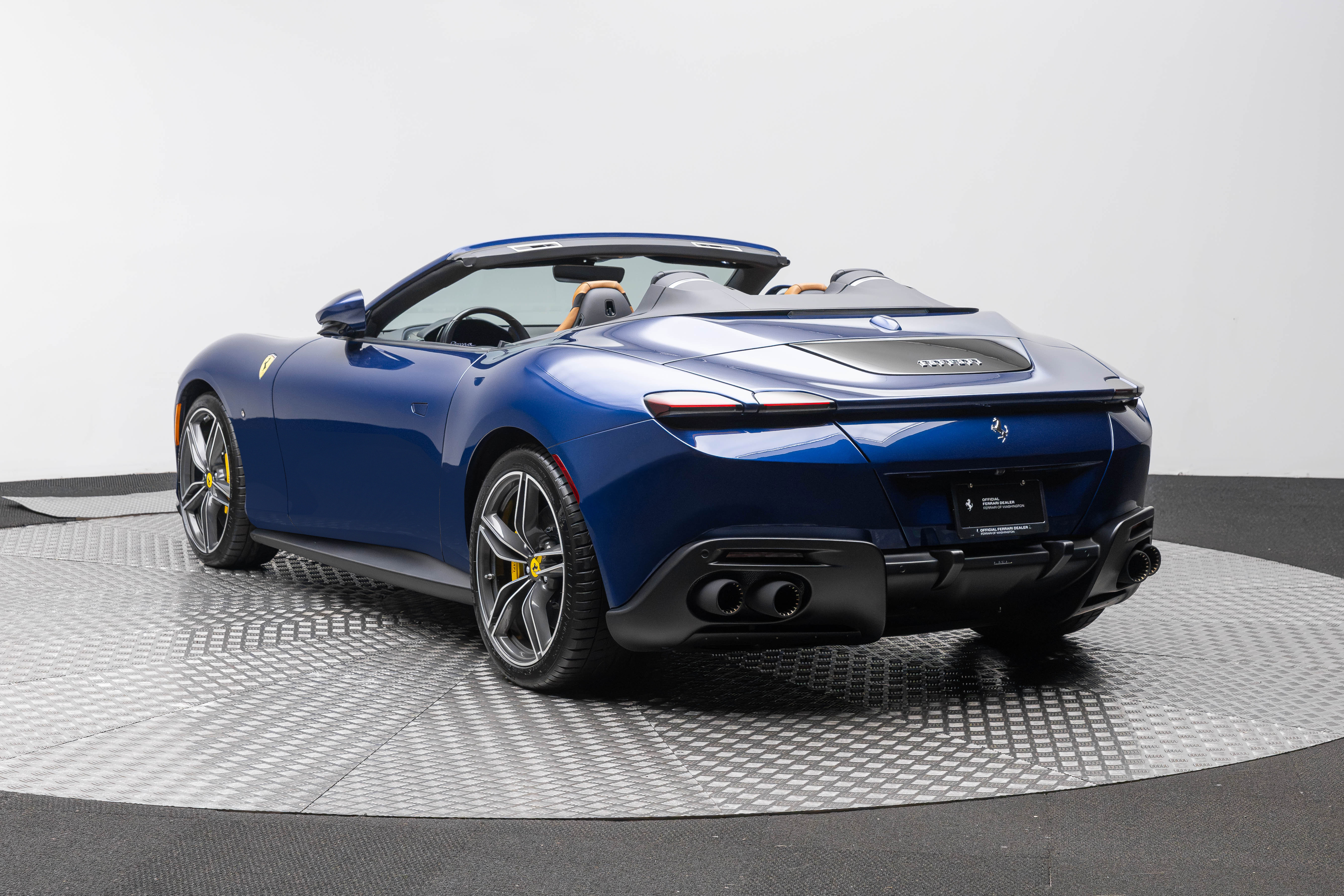 Used 2025 Ferrari Roma Spider RWD image 3