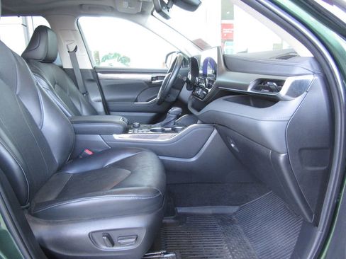 Used 2023 Toyota Highlander Limited AWD/4WD image 19